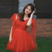 오유진 미스트롯3 이후 완전히 달라졌다, 트로트 시장 중심으로 올라선 현재 위치 | 이슈모어 트로트 가수 오유진 일상 촬영에서 붉은 드레스를 입고 밝은 미소를 보이는 모습