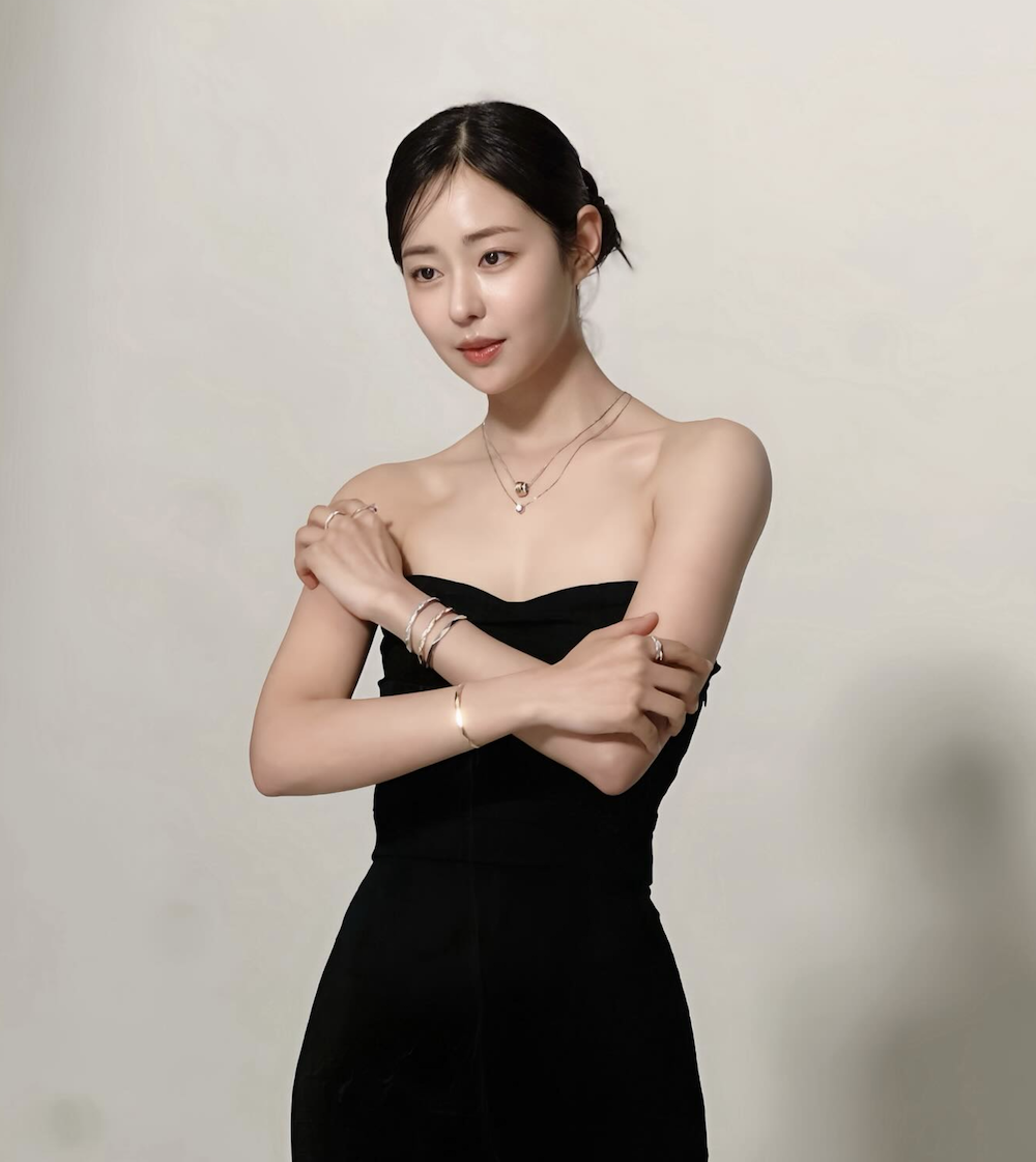 신슬기 근황 화보 촬영에 집중하는 배우 신슬기의 모습