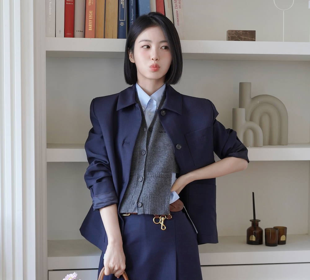 성숙미 더해진 신예은 화보