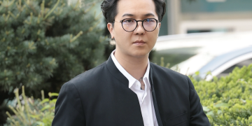 송민호 징역 구형 이후 법원 출두 모습