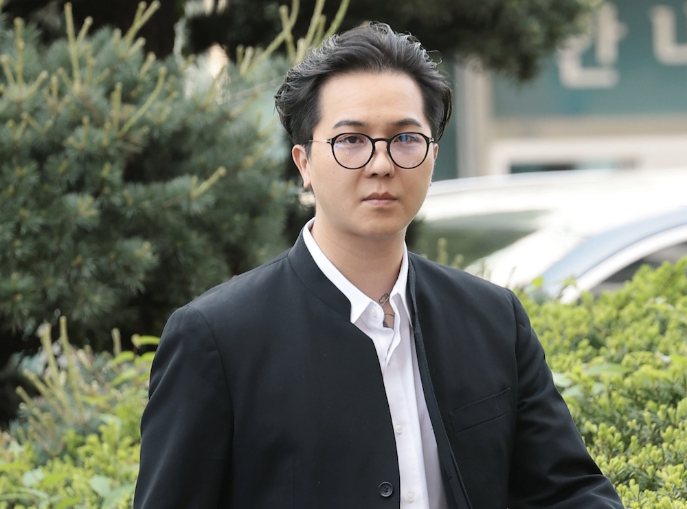 송민호 징역 구형 이후 법원 출두 모습