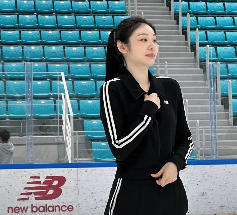 김연아 발레 준비 중 아이스링크에서 트레이닝하는 모습