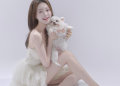 아옳이 근황 반려견과 함께 미소 짓는 모습
