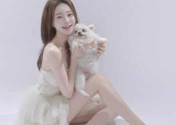 아옳이 근황 반려견과 함께 미소 짓는 모습