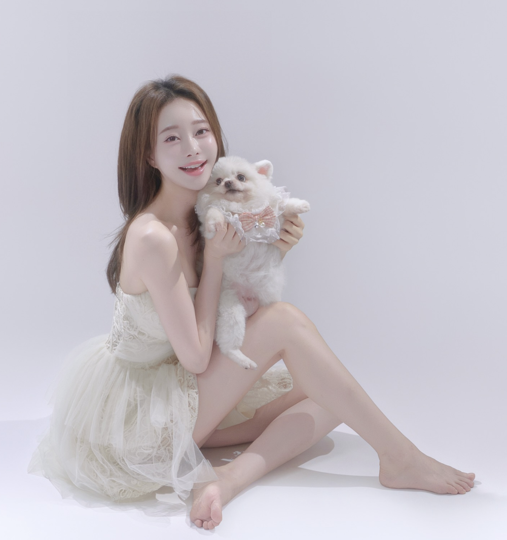 아옳이 근황 반려견과 함께 미소 짓는 모습