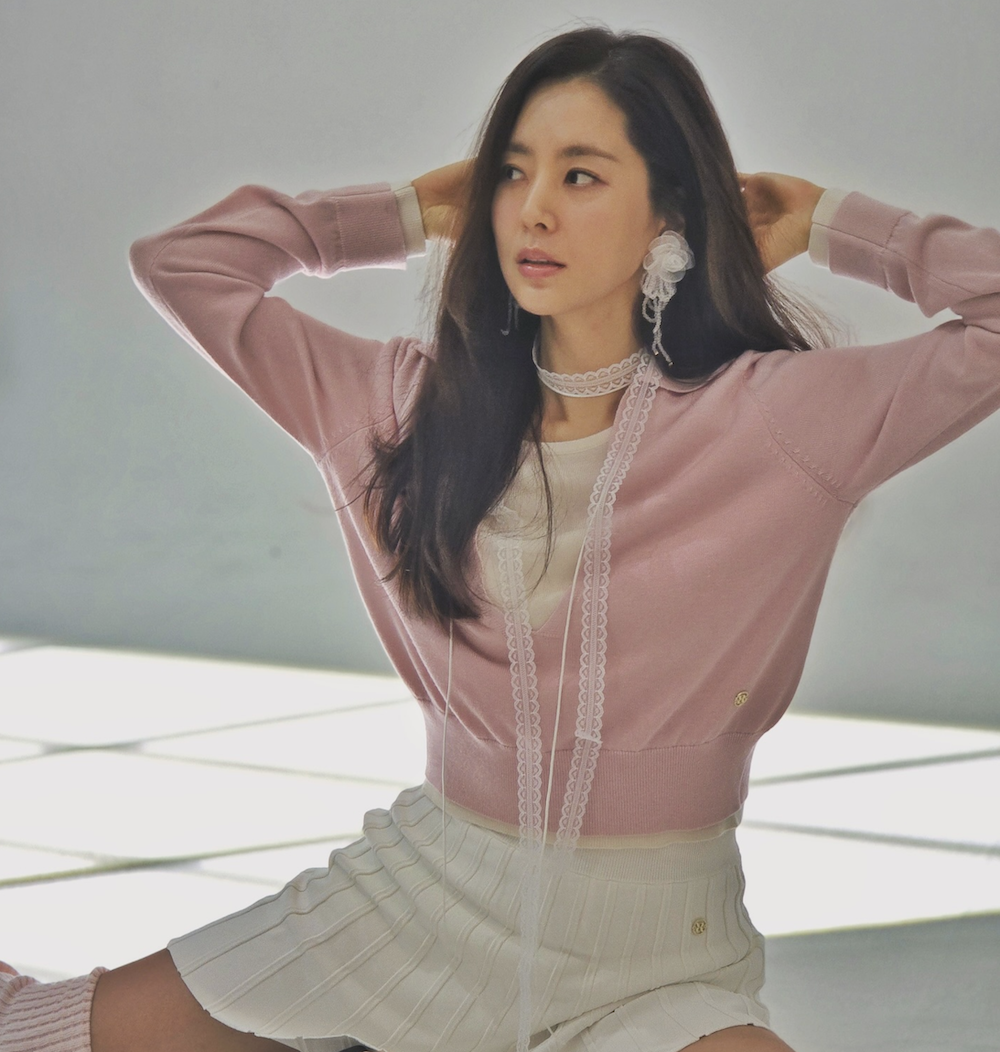 배우 한채아 근황을 보여주는 reyandreina 화보 촬영 이미지