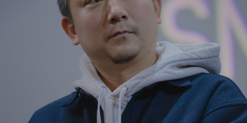 파묘 시사회 현장에서 포착된 장재현 감독의 모습