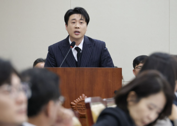 장사의신 은현장이 국정감사에 출석해 사이버렉카 피해와 징벌적 손해배상을 언급하는 모습