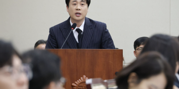 장사의신 은현장이 국정감사에 출석해 사이버렉카 피해와 징벌적 손해배상을 언급하는 모습