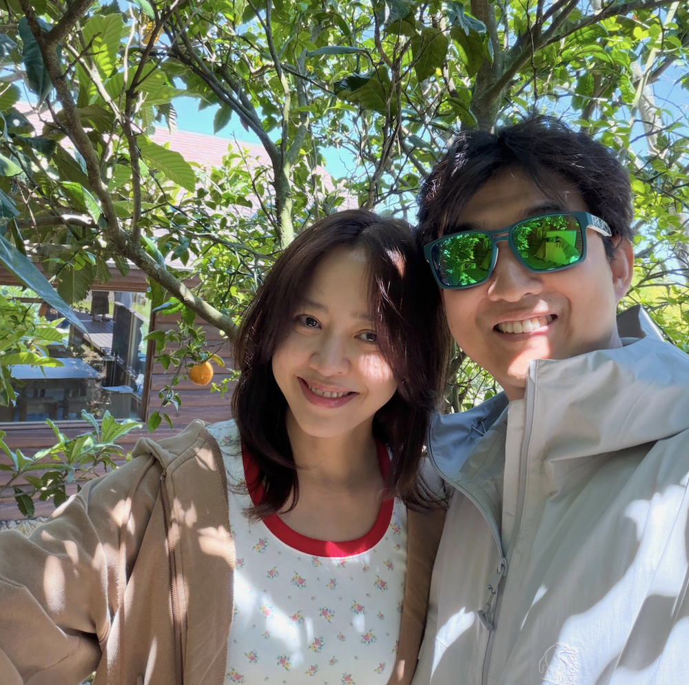 강성연이 SNS에 공개한 재혼 상대와의 근황 사진 강성연 재혼 소식과 함께 공개된 커플 사진