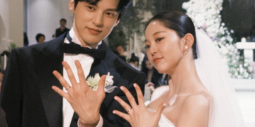 김가은 윤선우 결혼식에서 반지를 공개하는 모습