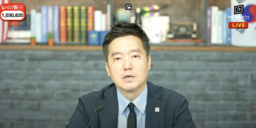 가세연 김세의 구속 관련 유튜브 방송 중인 김세의 모습