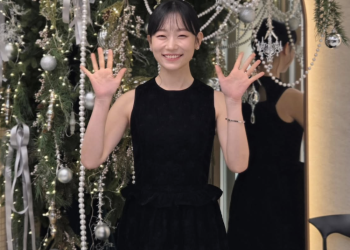 배우 김슬기 근황이 담긴 블랙 드레스 스타일 사진
