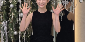 배우 김슬기 근황이 담긴 블랙 드레스 스타일 사진