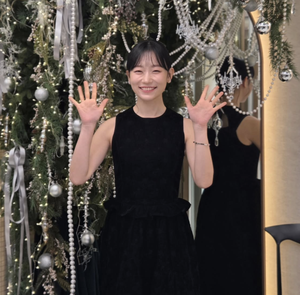 배우 김슬기 근황이 담긴 블랙 드레스 스타일 사진