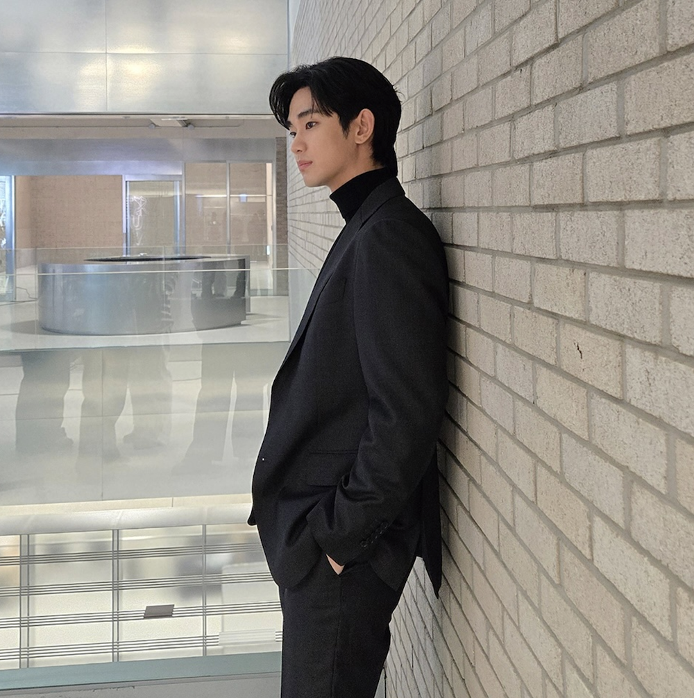김수현 AI 논란 이전 공개된 김수현의 SNS 사진
