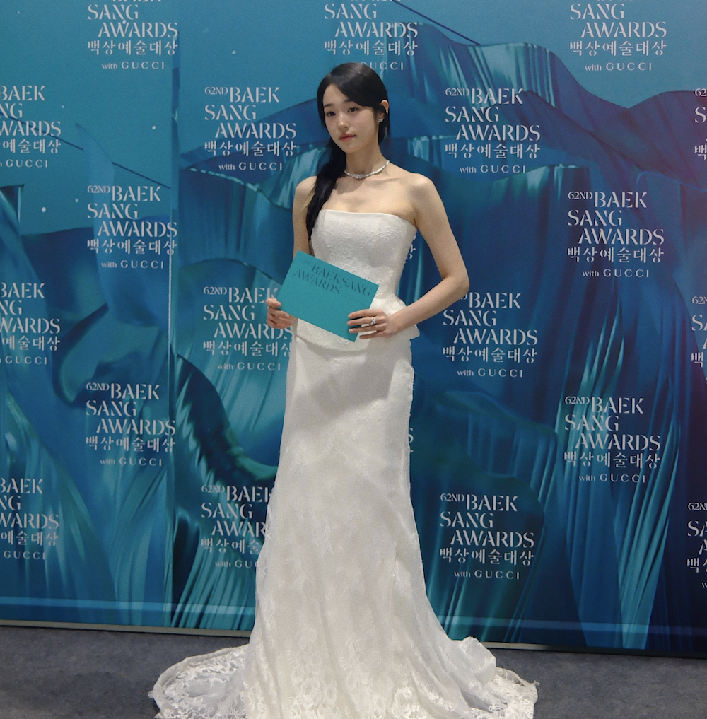 백상예술대상 참석한 배우 노윤서 노윤서 근황 백상예술대상 포토존 드레스 사진