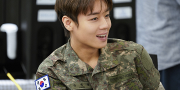 박지훈 취사병 전설이 되다 촬영 현장에서 군복을 입고 대기 중인 모습