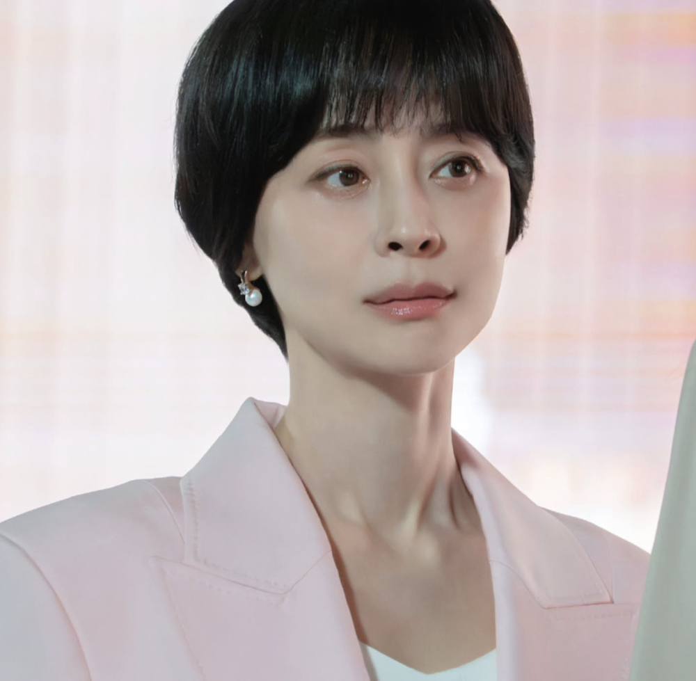 오늘도 매진했습니다 속 우희진 클로즈업 장면 우희진 근황이 담긴 드라마 오늘도 매진했습니다 스틸컷