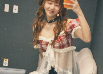 최유정 솔로 컴백을 앞두고 인스타그램에 공개한 셀카 모습