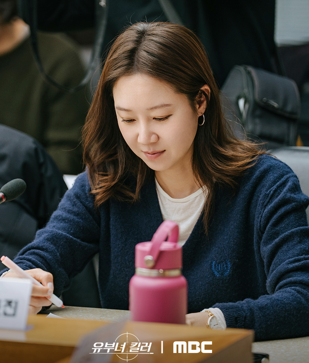 유부녀 킬러 공효진 대본리딩 모습 유부녀 킬러 유보나 역할을 준비하는 배우 공효진 대본리딩 현장