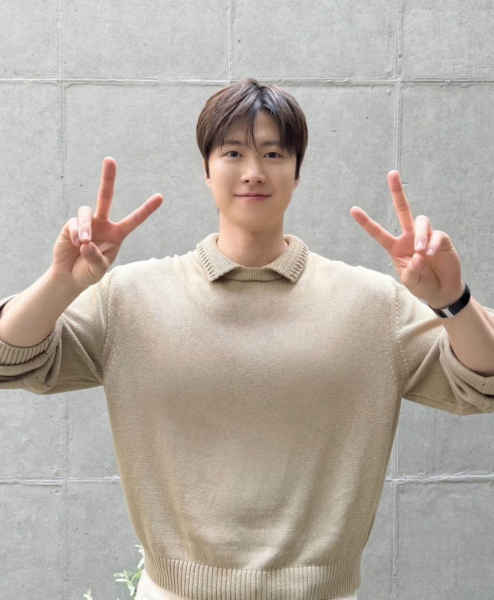 은밀한 감사 이후 다시 주목받는 배우 공명의 부드러운 분위기 공명 연하남 이미지가 다시 주목받는 배우 공명의 편안한 근황 사진