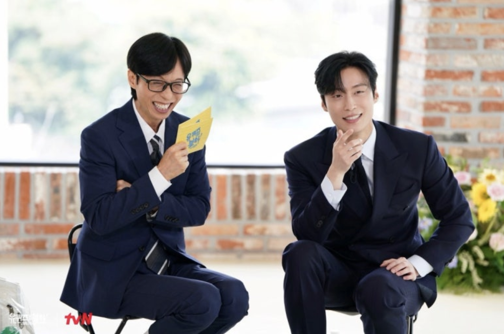 유재석과 함께 유퀴즈 촬영 현장에서 이야기를 나누는 허남준 모습