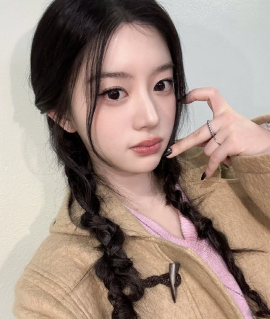 아일릿 민주 고윤정 설윤 닮은꼴로 화제를 모은 04년생 비주얼 멤버