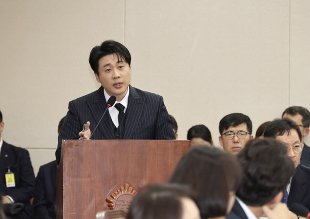 국정감사 현장에서 발언하는 은현장의 모습