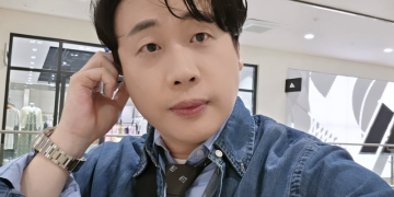 장사의 신 은현장 논란 이후 근황을 전한 개인 SNS 셀카 모습
