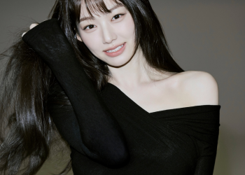 강미나 새 프로필 공개 후 성숙한 분위기를 보여준 배우 강미나 사진