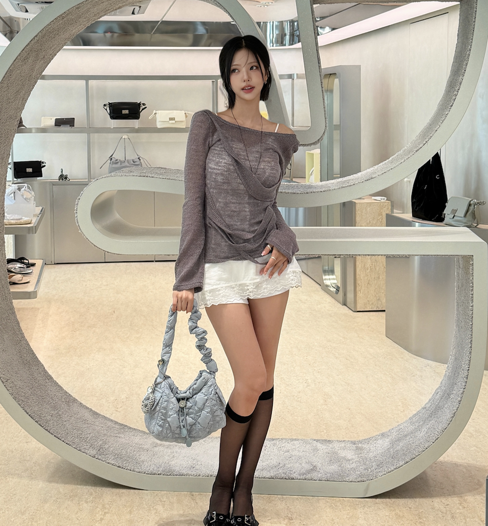 김고은 칼린 홍대 플래그십 스토어 방문 모습 김고은 솔로지옥5 출연 이후 주목받는 미스코리아 출신 방송인의 근황 사진