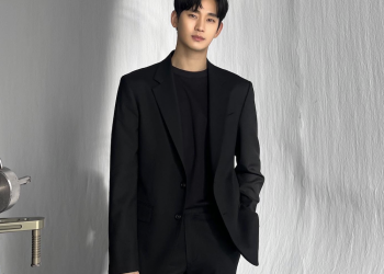 김수현 컴백 가능성에 관심이 모이는 과거 홈플러스 광고 촬영 당시 김수현 모습