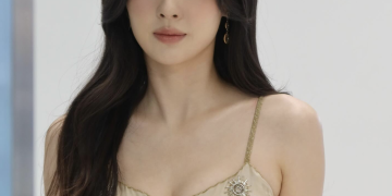 이선빈 감옥의 맛 출연을 앞두고 화보 촬영에서 우아한 분위기를 보여준 배우 이선빈