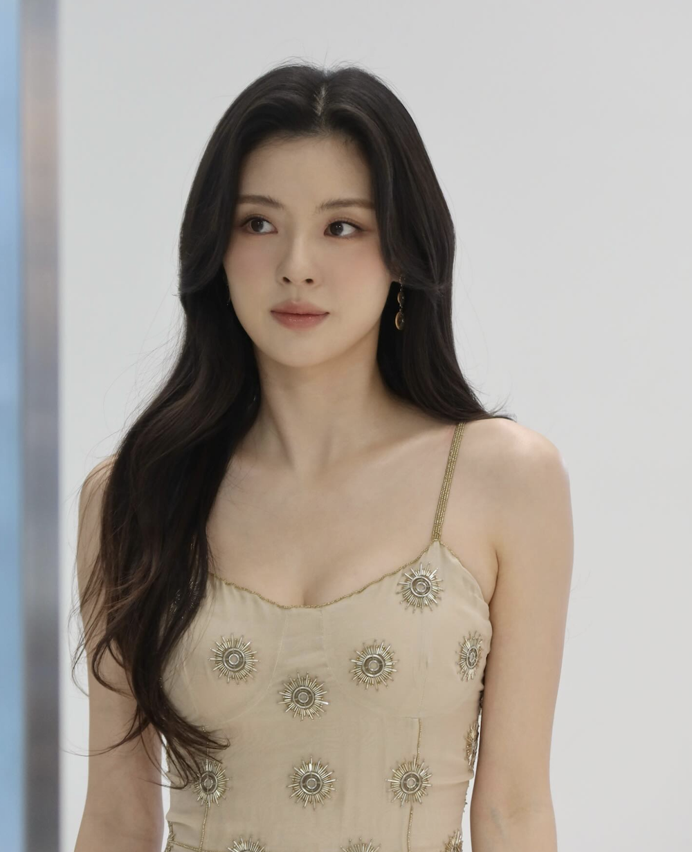 이선빈 감옥의 맛 출연을 앞두고 화보 촬영에서 우아한 분위기를 보여준 배우 이선빈