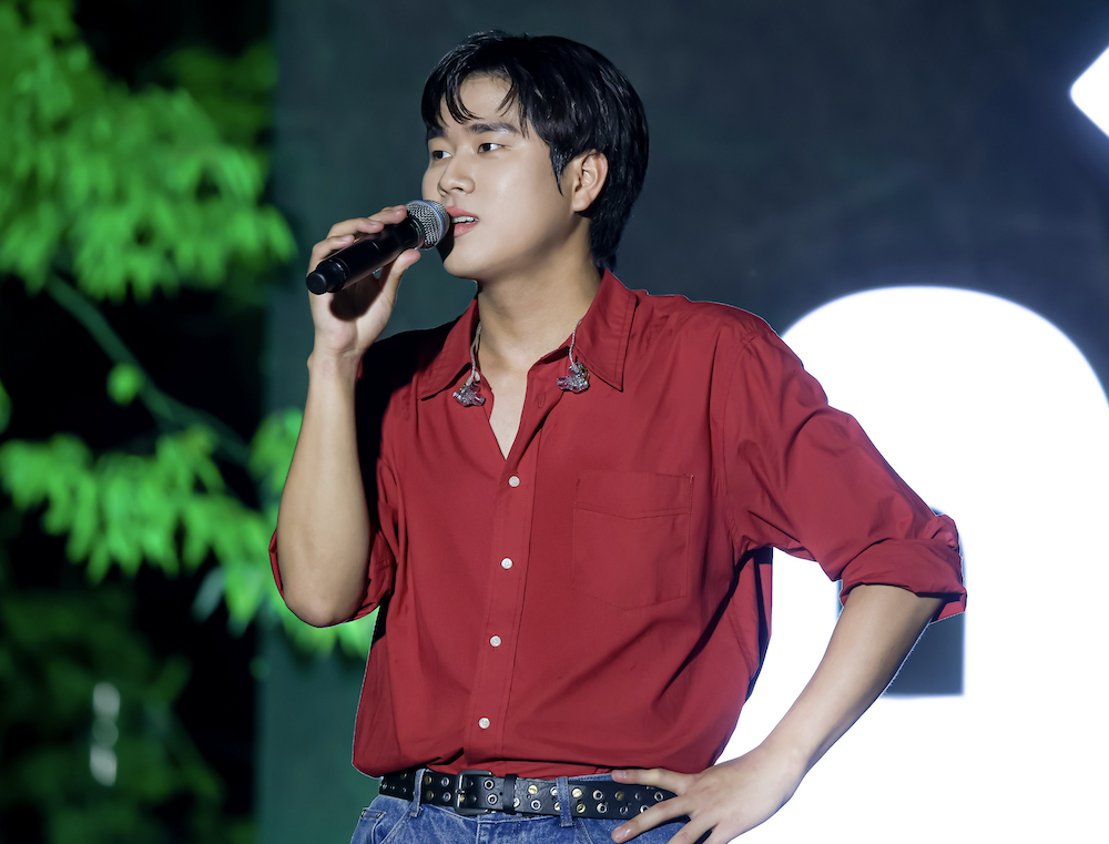 이무진 계약분쟁 무대 공연 중인 이무진