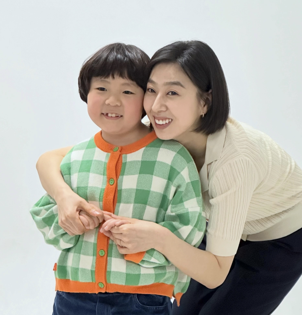 참교육 촬영 현장 속 박지연과 아역 배우 참교육 촬영 현장에서 아역 배우와 함께한 박지연의 모습