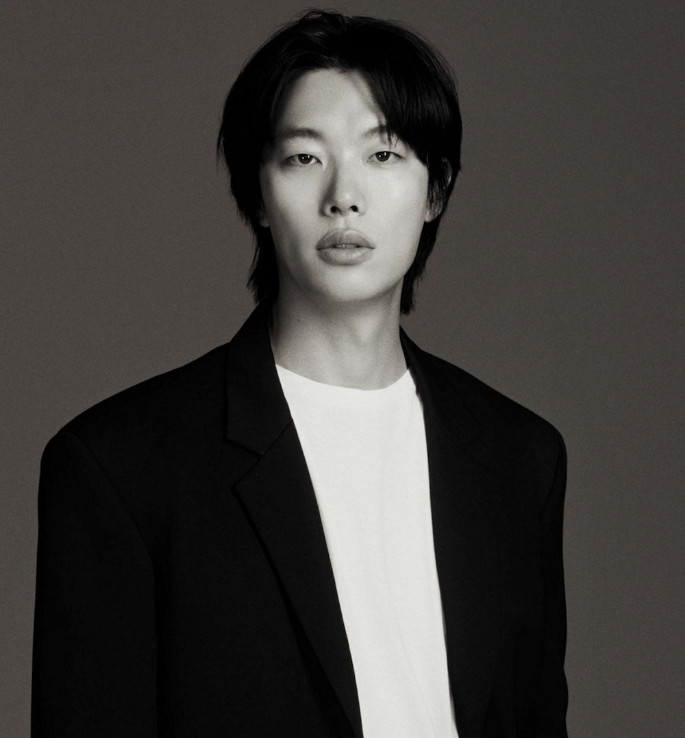 류준열 갤럭시코퍼레이션 이적설과 함께 주목받는 배우 류준열 프로필 사진