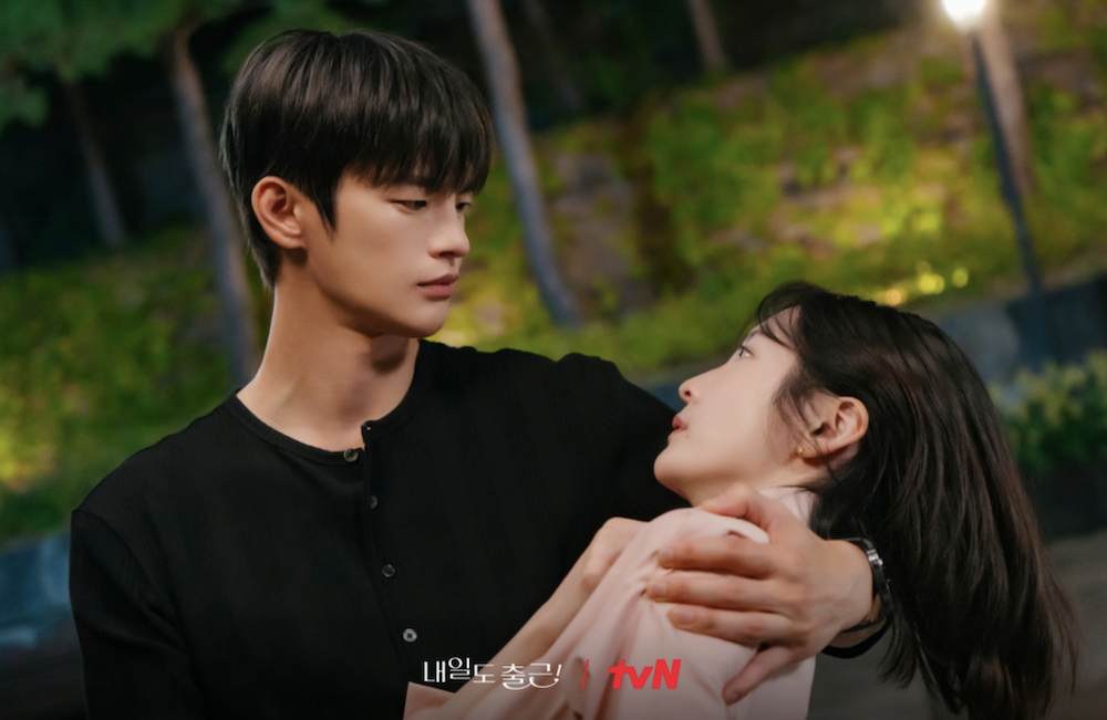 tvN 내일도 출근 서인국 박지현 스틸컷 서인국 내일도 출근 강시우와 차지윤의 첫 만남을 담은 드라마 스틸컷