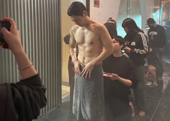 주상욱 김부장 촬영 현장에서 상의를 탈의한 채 근육질 몸매를 드러낸 비하인드 모습