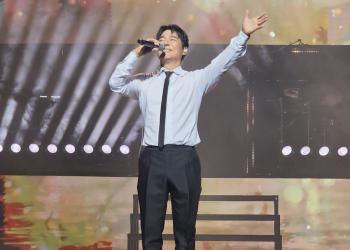 임창정 무혐의 이후 최근 콘서트 무대에서 노래하는 임창정