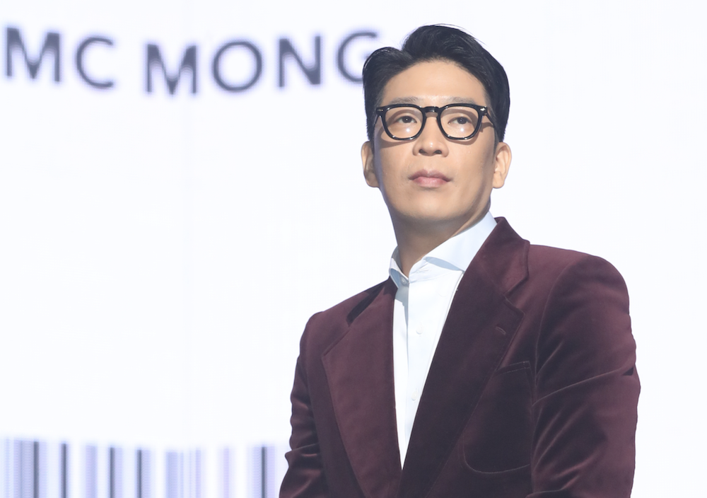 공식 행사에 참석한 MC몽 MC몽 콘서트 개최를 앞두고 과거 인터뷰 행사에 참석한 MC몽