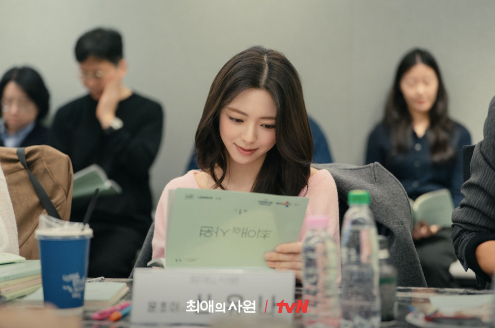 최애의 사원 대본리딩 현장의 유나