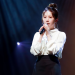 송하예 콘서트 전석 매진, WHITE SONG 3로 다시 입증한 라이브의 가치 | 이슈모어 송하예 콘서트 무대에서 노래하는 송하예