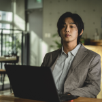유아인 호프 시사회 포착…복귀설 속 다시 모인 관심