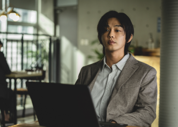 유아인 호프 시사회 관심이 이어지는 넷플릭스 지옥 스틸컷