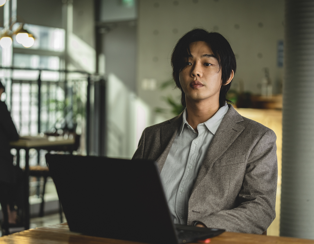 넷플릭스 지옥 속 유아인 스틸컷 유아인 호프 시사회 관심이 이어지는 넷플릭스 지옥 스틸컷
