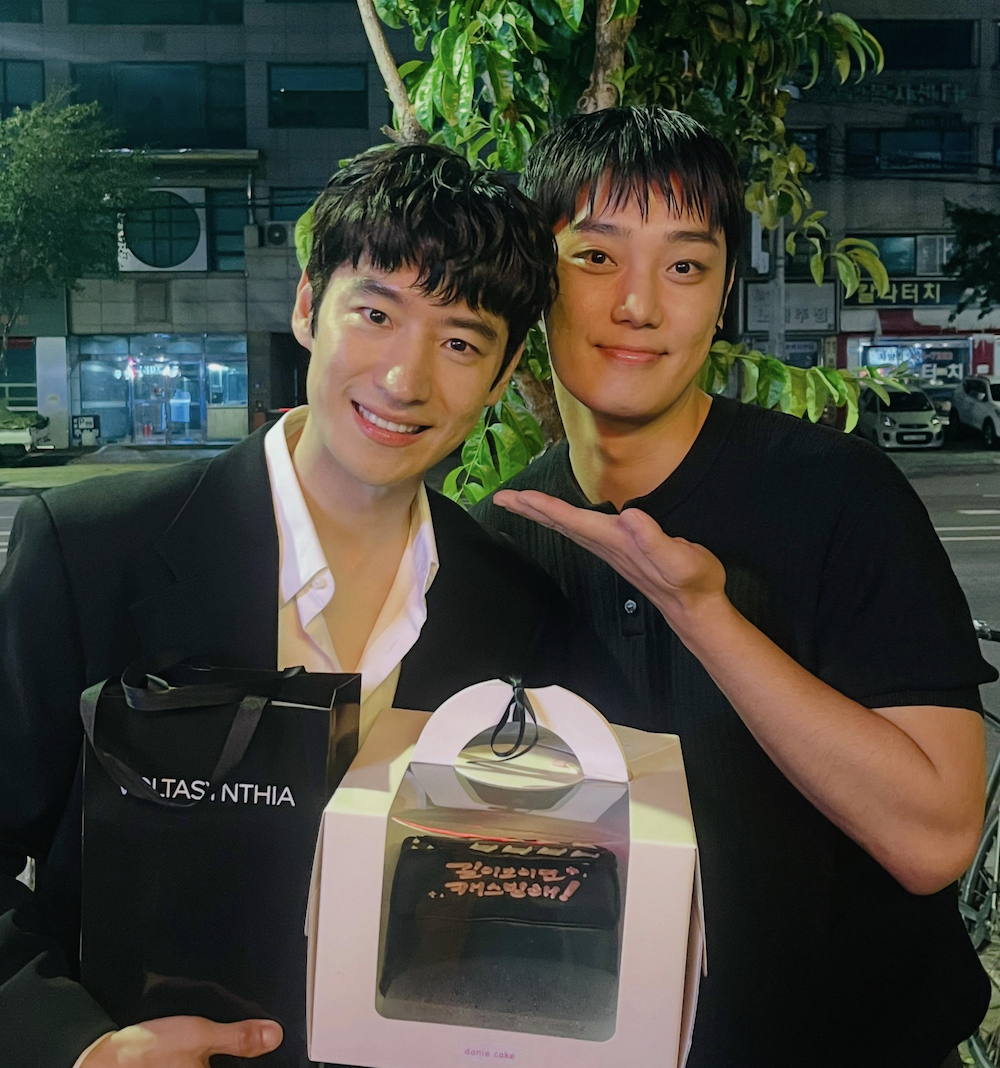 유태주 이제훈 숏드라마 촬영 후 함께 찍은 인증 사진