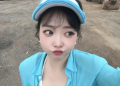 요요미 어흥 뮤직비디오 촬영 중 파란색 의상을 입고 찍은 셀카